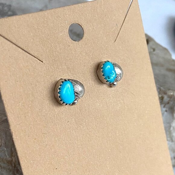 VTG Sterling Silver 925 Dainty Southwest Style Oval Turquoise Leaf Stud Earrings - Picture 5 of 16